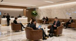 lounge manners for travelers